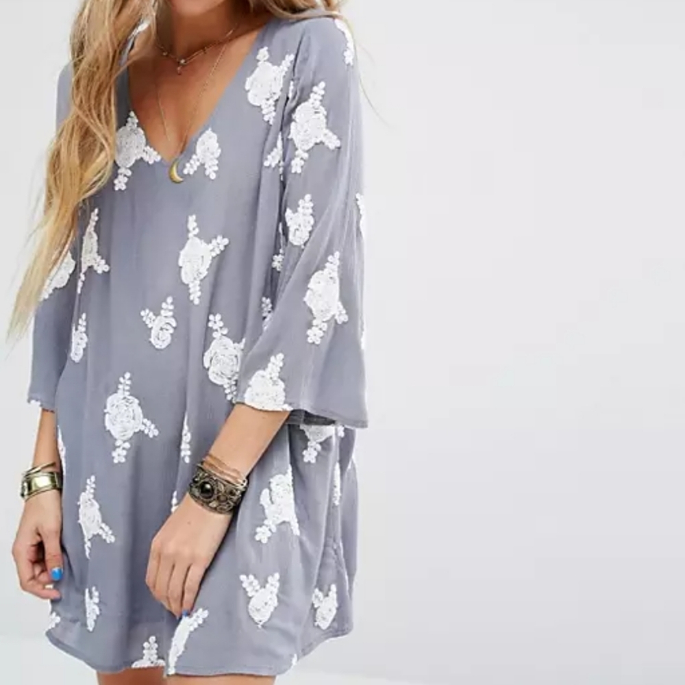 Honey Punch V-Neck Dress with embroidery
